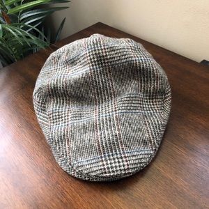 Brown houndstooth newsboy cap